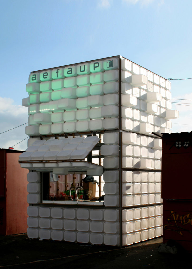 Temporary bar by Diogo Aguiar and teresa Otto, AEFAUP Portugal