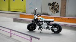 BMW courts urban teens with e-motorbike concept