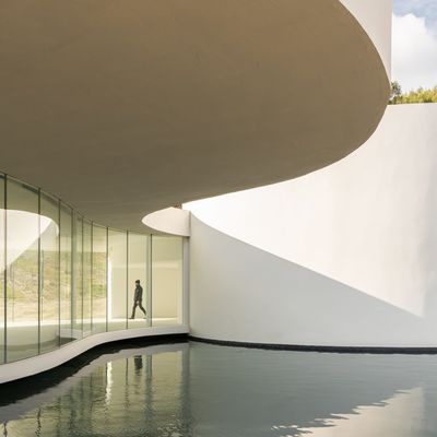 Oscar Niemeyer pavilion at Château La Coste, France