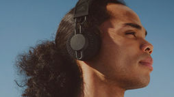 Solar-powered headphones for sustainable sounds 