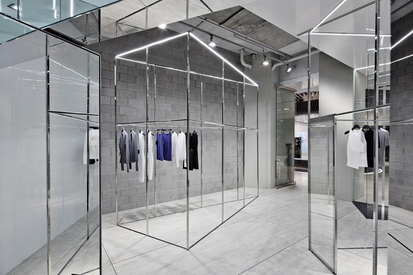 Luxury Minimalist Interior Design / 20 Latest Modern Minimalist Glass House Models Design 2019 99homeideas - The juniperoats collection is more than just artwork and typography… they are intentional designs for the romantic minimalist.