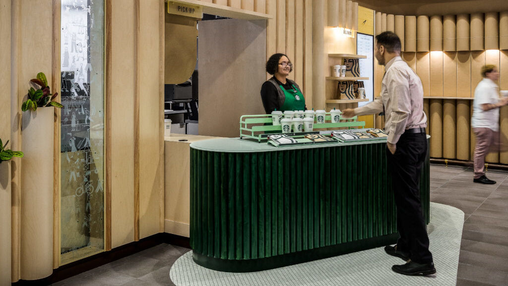 News : Starbucks' Pickup store accommodates online orders - LSN