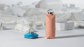 A folding bottle for sustainable sipping